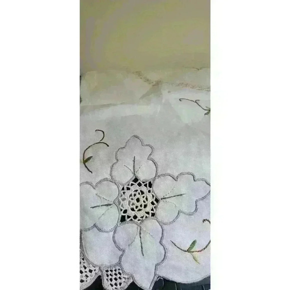 Embroidered/Crochet Battenburg Table Runner - Picture 7 of 8